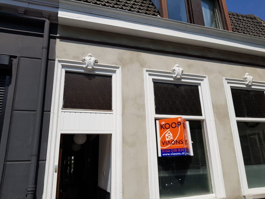Bouwbedrijf Almelo Gevel van een huis dat wordt opgeknapt door bouwbedrijf Almelo