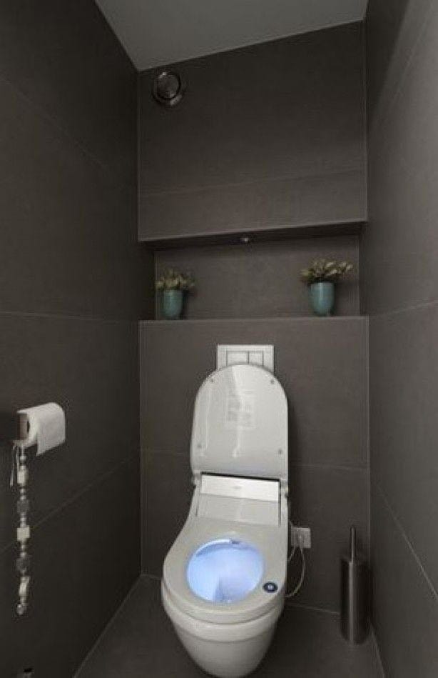 Bouwbedrijf Assen Bouwbedrijf Assen heeft een toilet opgeleverd in een jaren 2000 huis