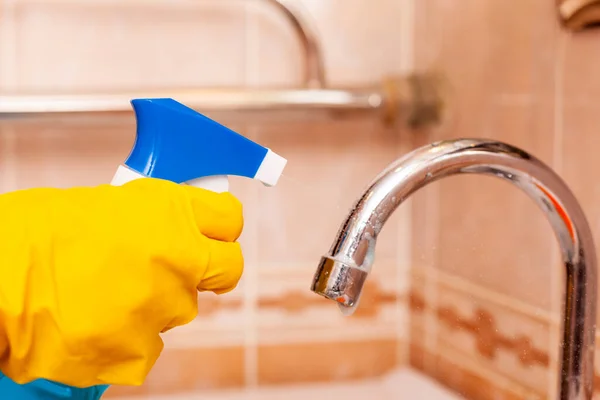 Badkamer schoonmaken