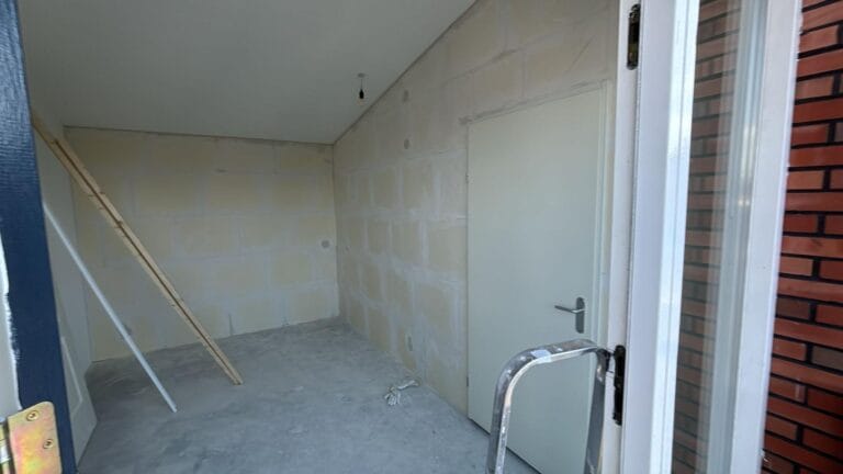 Tussenwanden garage gemaakt
