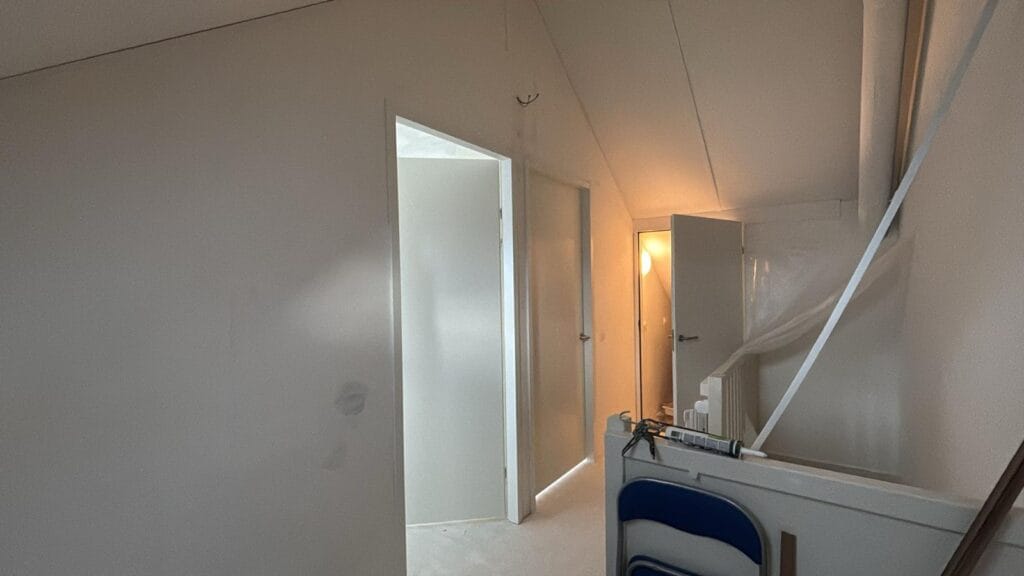 Zolder afwerken na tussenwanden geplaatst