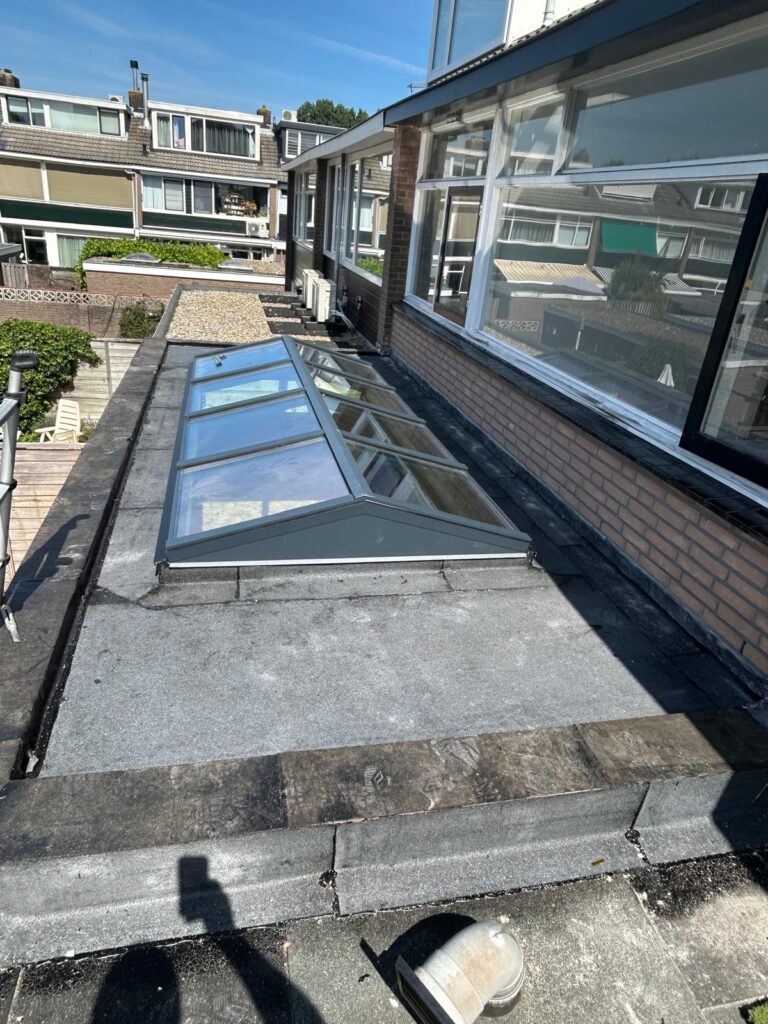 Aanbouw bovenkant afwerken met lichtstraat