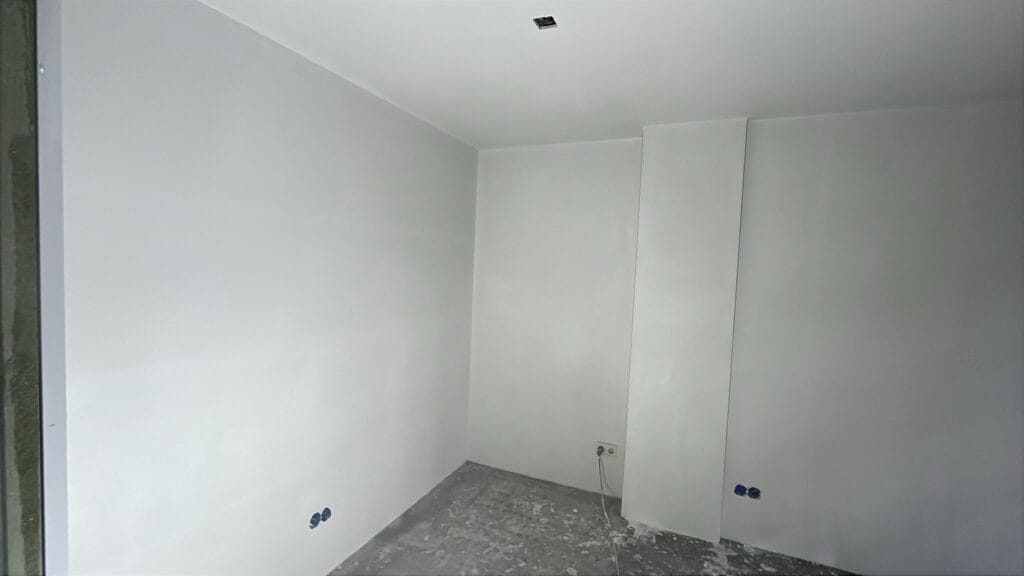 Aanbouw gestuct opgeleverd