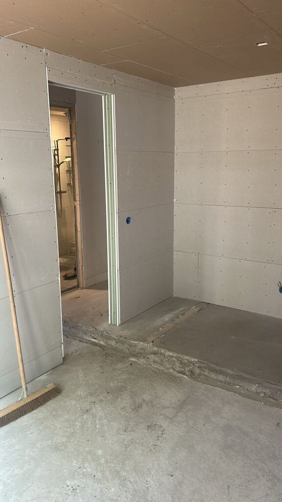 Aanbouw stucklaar opleveren