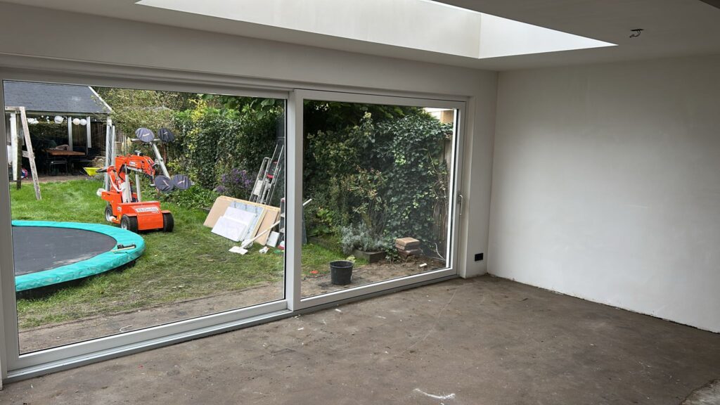 Afwerken aanbouw gestuct