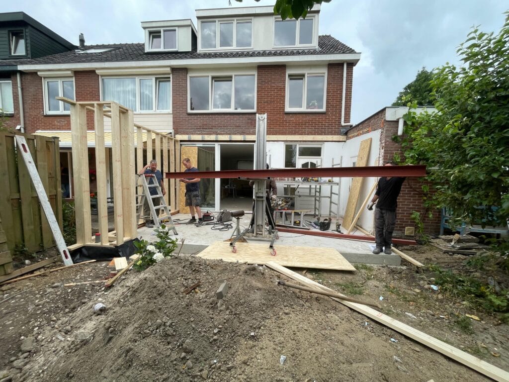 Fundering met deel HSB al neergezet