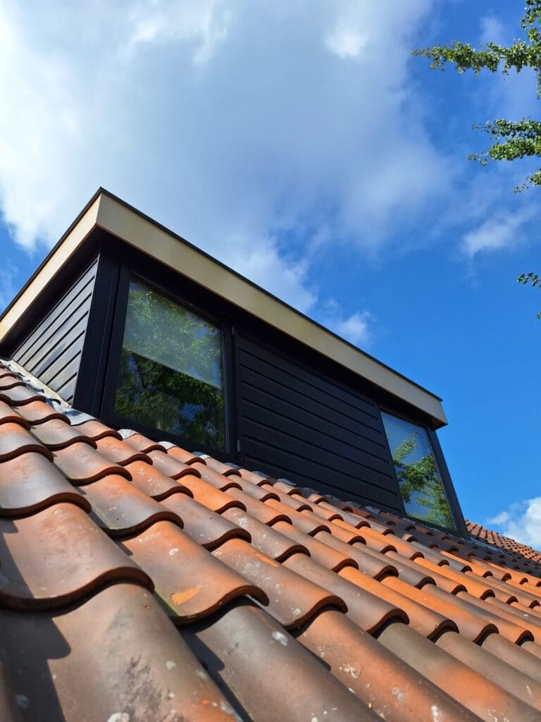 Houten dakkapel goed onderhouden