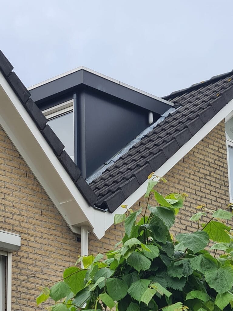 Kunststof dakkapel plaatsen