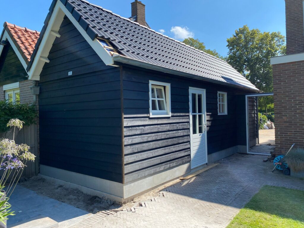 Uitbouw schuur en overkapping meerwerk