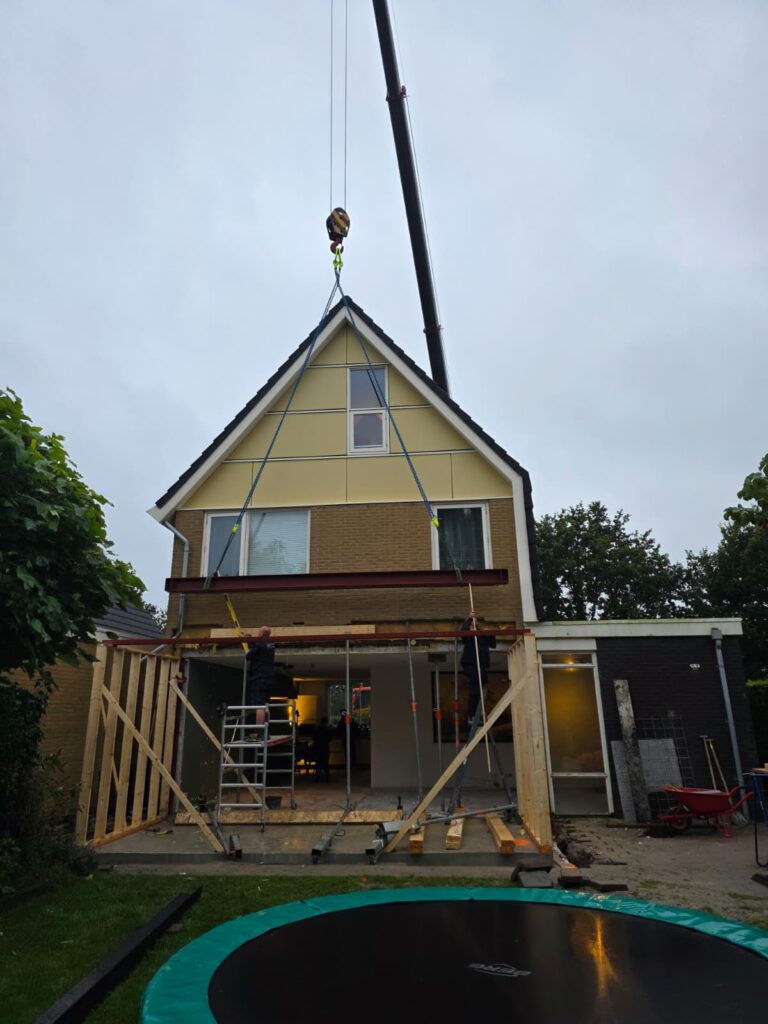 aanbouw balk plaatsen