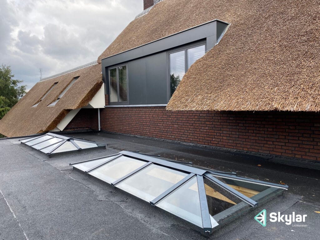 2 zadeldaklichten naast elkaar