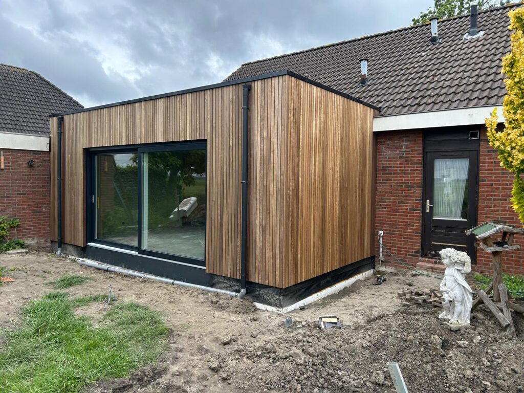 Houten aanbouw afgerond