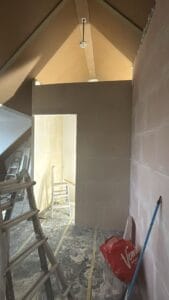 Twee kamers maken op zolder met tussenwand