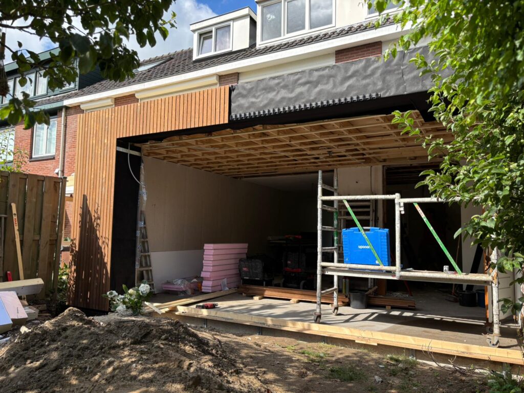 Verticale houten aanbouw Nieuwegein