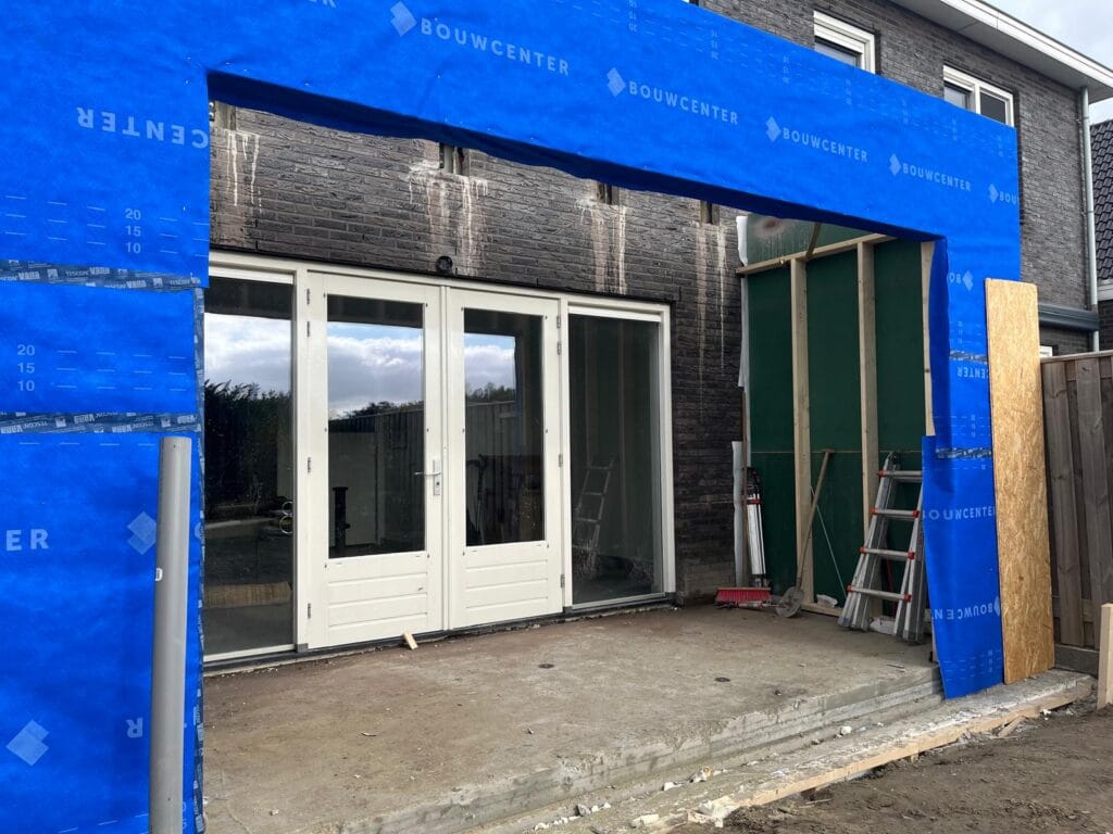 Brandveiligheid bij glazen gevels volgens BBL 2025