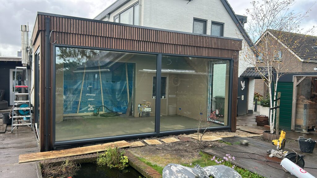 Bouwbedrijf Verbouw-Gigant heeft hier een aanbouw van 2.5 bij 5 meter gerbouwd