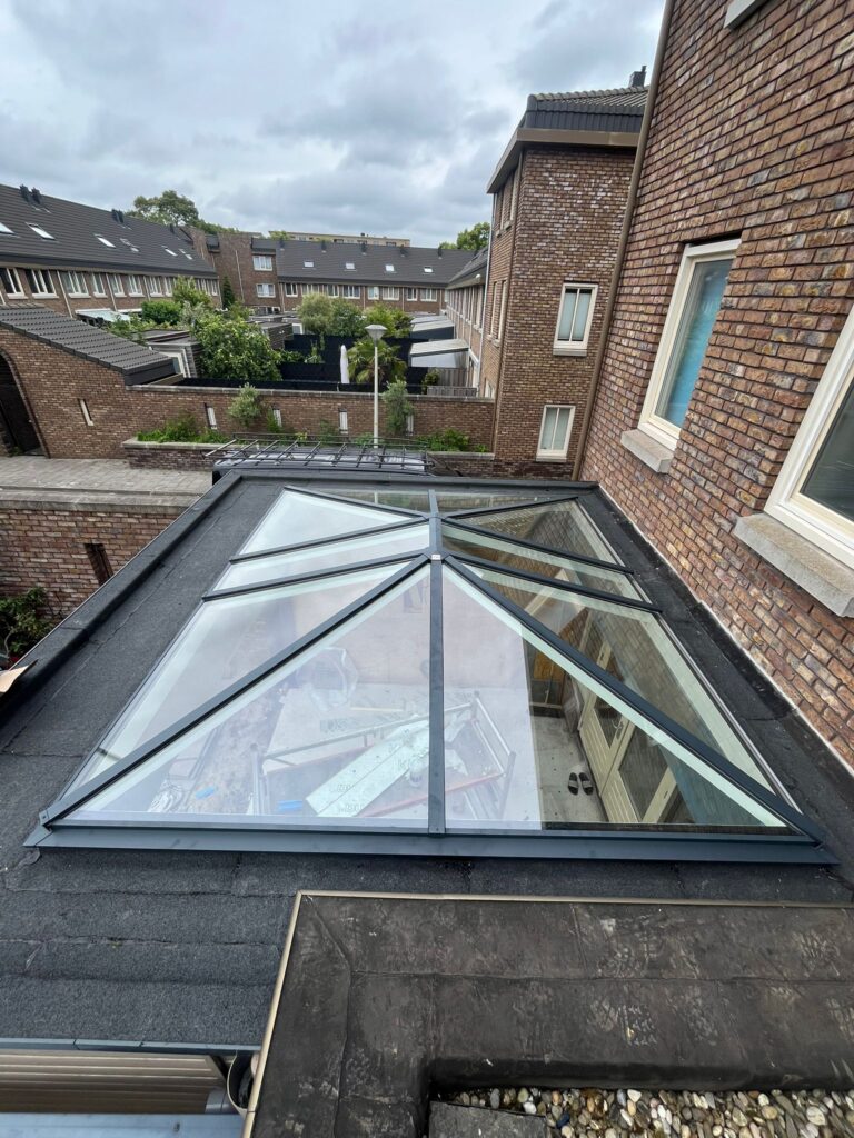 Aanbouw in Den Haag laten plaatsen door bouwbedrijf in den Haag van Verbouw Gigant met daklicht