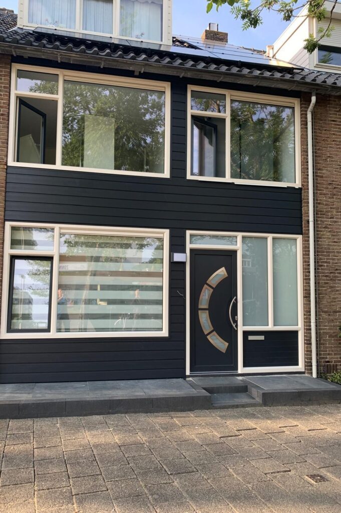 Horizontale gevelbekleding in Haarlem geplaatst door bouwbedrijf in Haarlem van Verbouw Gigant