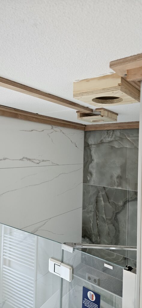 Badkamer interieur na spanplafond